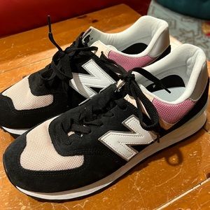 New balance women’s 574 like new size 11 vintage look